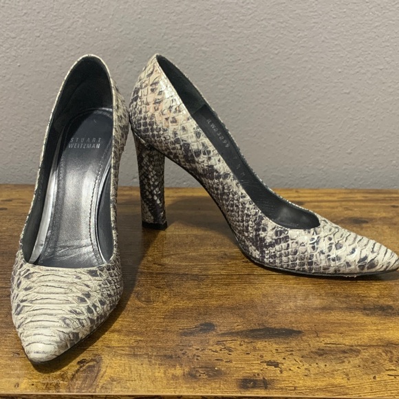Stuart Weitzman Reptile Print Silver Shimmer Leather Sole Heels Size 7.5 - Picture 1 of 9